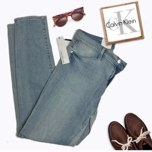Calvin Klein Mid-Rise Legging Jeans
